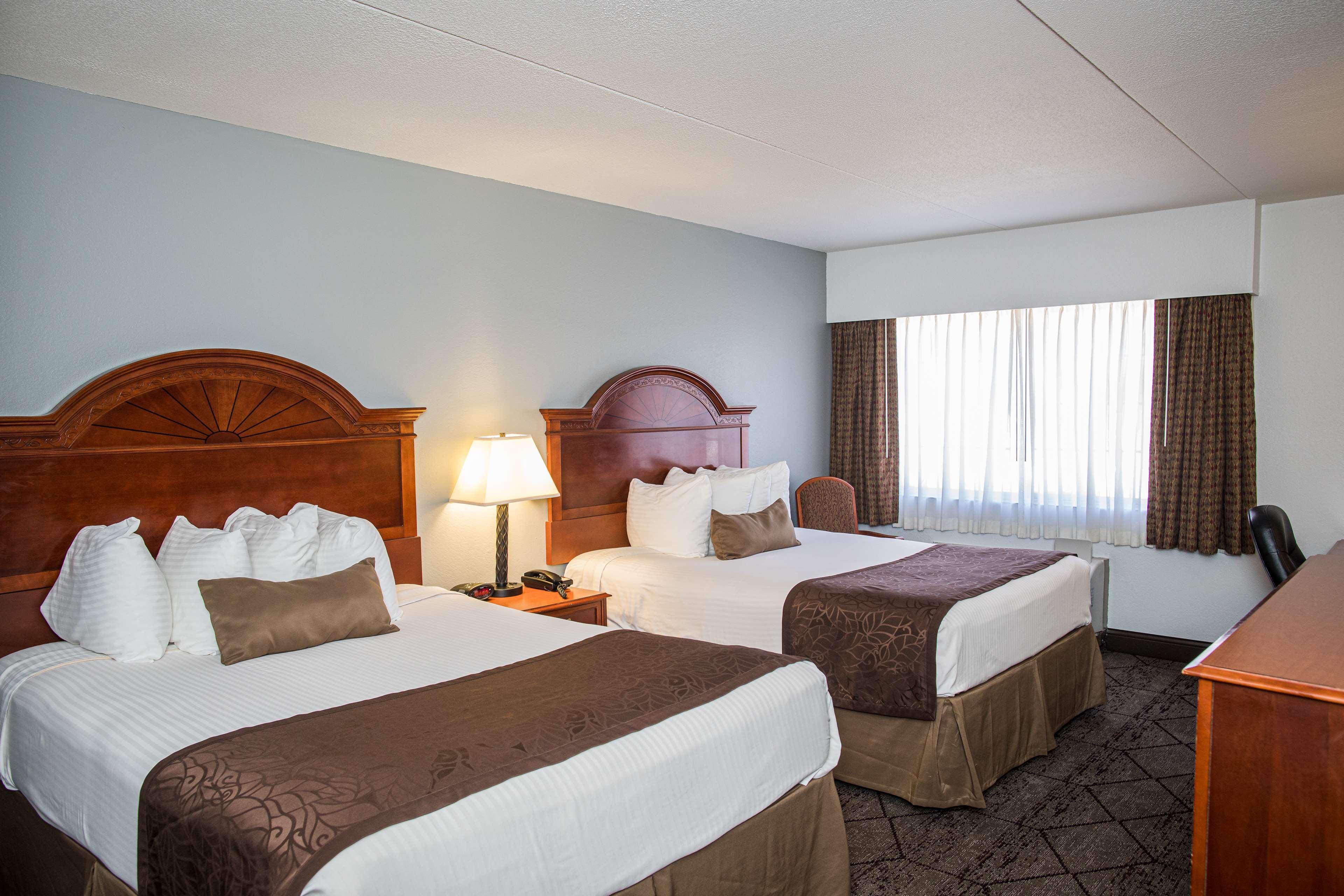 Best Western Plus Longbranch Hotel & Convention Center Cedar Rapids Exterior photo