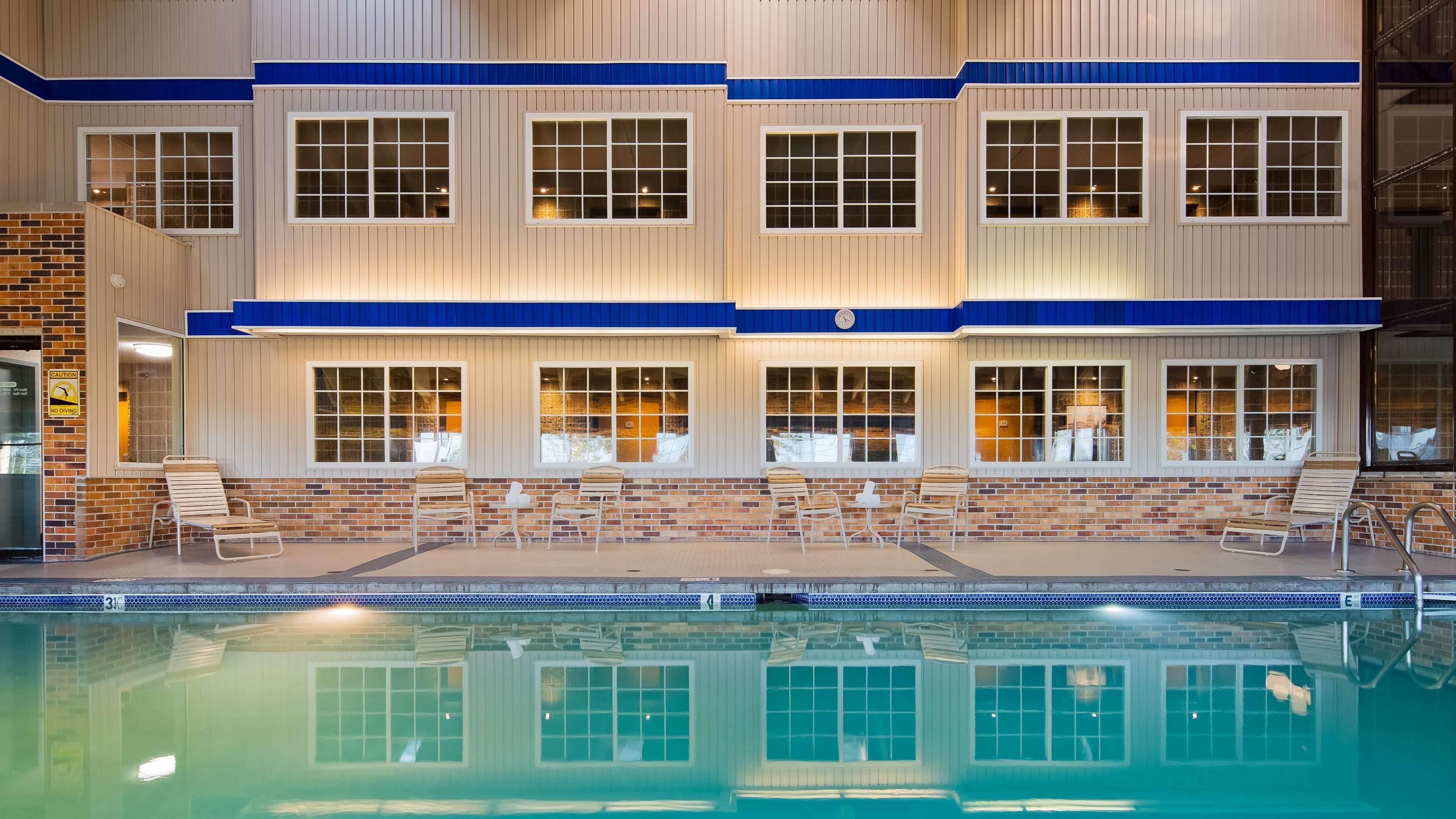 Best Western Plus Longbranch Hotel & Convention Center Cedar Rapids Exterior photo