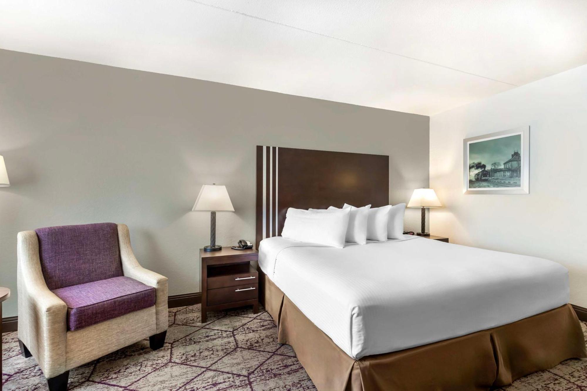 Best Western Plus Longbranch Hotel & Convention Center Cedar Rapids Exterior photo